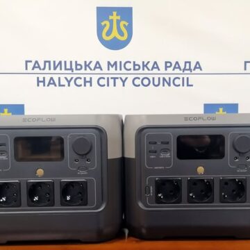 Від Галицької громади на фронт передали дві станції джерела безперебійного живлення