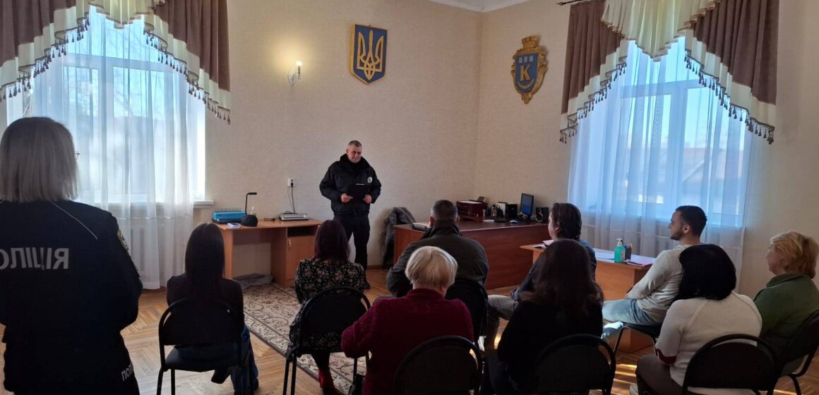 Опрацювали 1109 звернень, розкрили 88 злочинів: дільничні офіцери поліції прозвітували перед громадою Калуша за 2024 рік