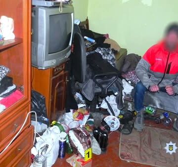 Прикарпатські поліцейські затримали підозрюваного, який скальпелем поранив приятельку