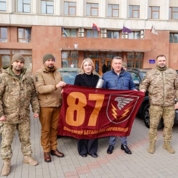 4 авто сьогодні передали з Прикарпаття військовослужбовцям 7-го окремого корпусу швидкого реагування ЗСУ