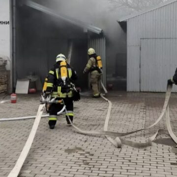 У Коломиї трапилась пожежа на території приватного підприємства (ФОТО)
