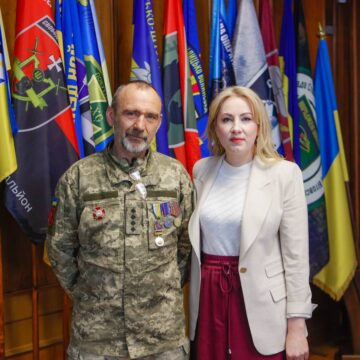 З Прикарпаття передали авто для потреб медиків 47-ї ОМБр З Прикарпаття передали авто для потреб медиків 47-ї ОМБр
