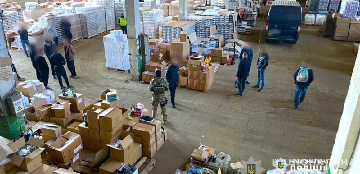 Поліцейські Прикарпаття ліквідували цех з виробництва контрафактної побутової хімії: фігурантам оголошено про підозру