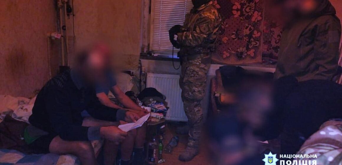 Організували контрабанду наркотиків за кордон: правоохоронці Івано-Франківщини повідомили про підозру організованій злочинній групі