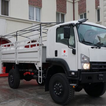 Прикарпатські рятувальники отримали вантажний автомобіль ISUZU