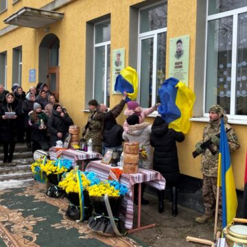 На Тлумаччині відкрили меморіальні дошки воїнам Руслану Білунику та Андрію Саєнку