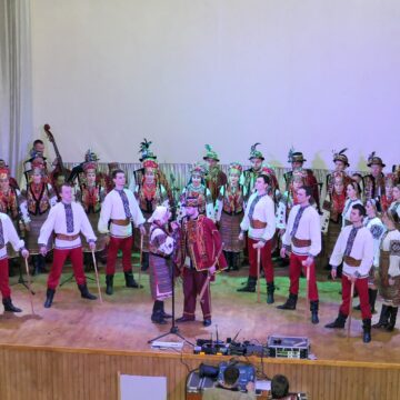 У Тисмениці з благодійним концертом виступив ансамбль «Гуцулія»