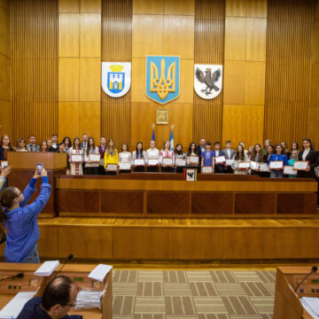 40 кращих учнів Івано-Франківської громади отримуватимуть стипендії