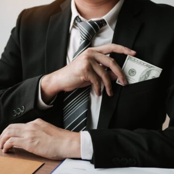 Депутата Яремчанської міськради судитимуть за зловживання зі збитками на чверть мільйона гривень