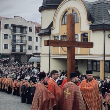 Духовний шлях єднання: у Коломиї пройшла загальноєпархіальна Хресна Дорога (ФОТО)