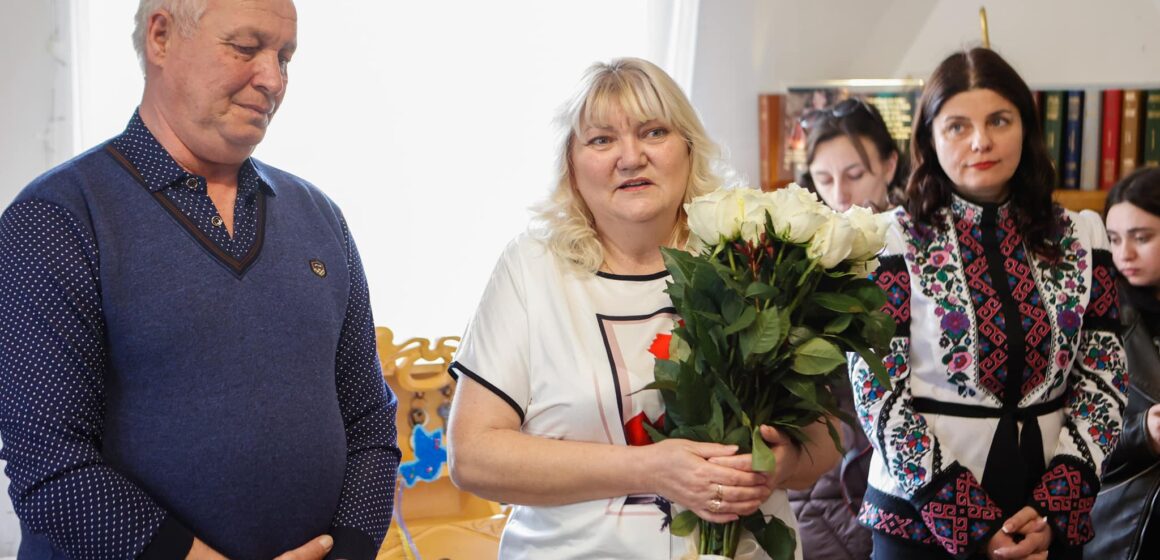 Для великої прийомної родини з Донеччини придбали комфортний будинок на Прикарпатті (ФОТО)