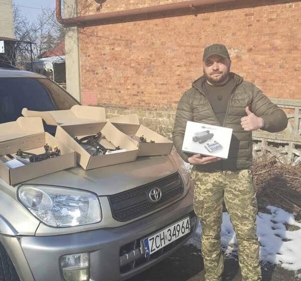 Із Дзвиняцької громади передали воїну-земляку Юрію Лецину квадрокоптери