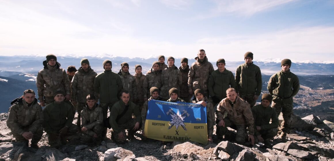 «Контракт 18-24»: у 10 ОГШБ «Едельвейс» розповіли про фінансові виплати, соціальні гарантії та військову підготовку рекрутів