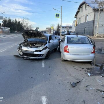 В Івано-Франківську водій спричинив ДТП за участі чотирьох автомобілів