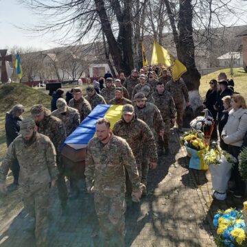 “Завжди прагнув досягти висот”: Галицька громада провела у вічність 24-річного “азовця” Миколу Легіня