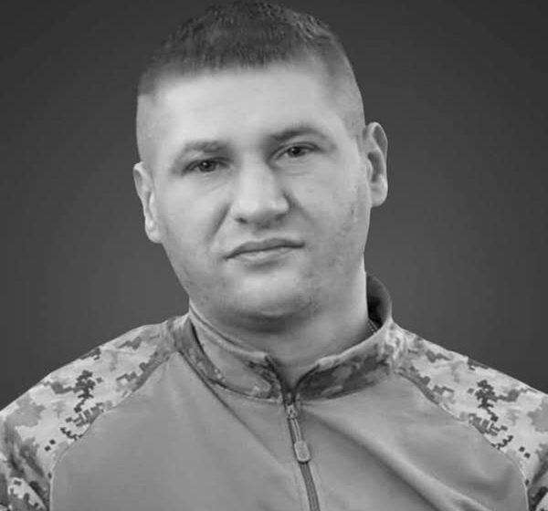 Коломия у скорботі: “на щиті” повертається з фронту прикордонник Сергій Могильняк