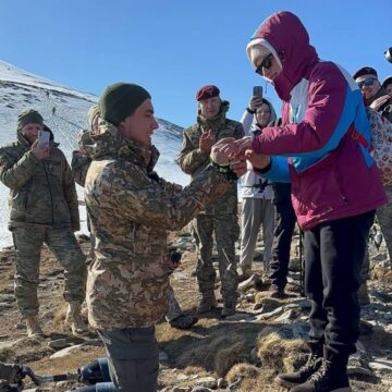 Сходження на протезах, освідчення та крокуси: «Говерла 2025» зібрала рекордну кількість учасників (ФОТО)