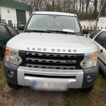 Голова благодійного фонду з Калуша намагався ввезти з-за кордону «Land Rover» як гуманітарну допомогу (ФОТО)