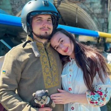 Життя сповнене очікування телефонного дзвінка: інтерв’ю дружини військового пілота “Смереки” з Івано-Франківська Життя сповнене очікування телефонного дзвінка: інтерв’ю дружини військового пілота “Смереки” з Івано-Франківська