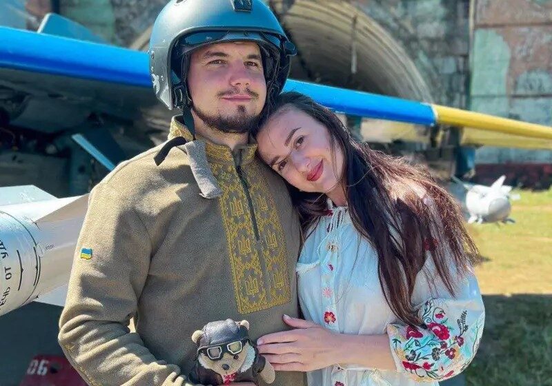 Життя сповнене очікування телефонного дзвінка: інтерв’ю дружини військового пілота “Смереки” з Івано-Франківська Життя сповнене очікування телефонного дзвінка: інтерв’ю дружини військового пілота “Смереки” з Івано-Франківська