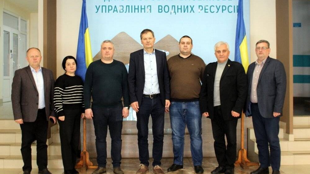 Представники польської компанії «Geopartner» презентували на Прикарпатті свою розробку для збереження дамб на річках