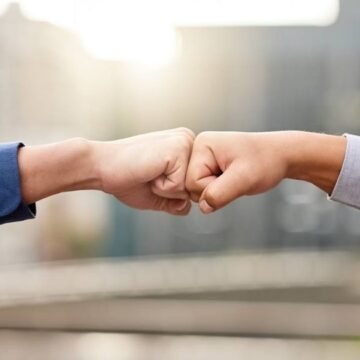 “Пліч-о-пліч”: шість громад Франківщини долучились до підтримки прифронтових громад