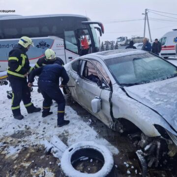На Надвірнянщині легковик заїхав в огорожу На Надвірнянщині легковик заїхав в огорожу