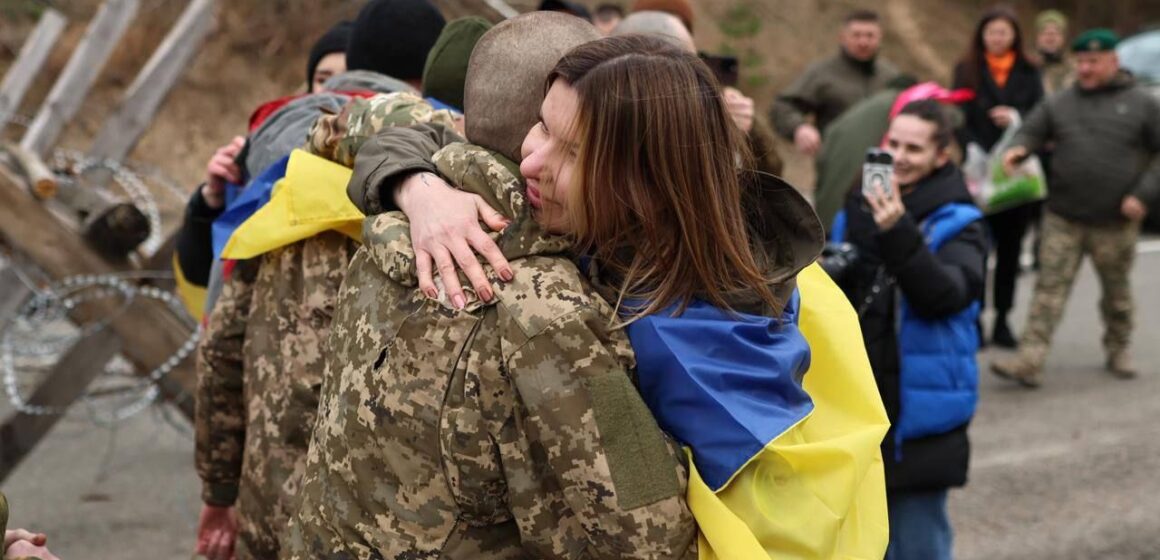 Неволя їх не зламала: десять прикарпатців повернулись з російського полону (ОНОВЛЕНО)
