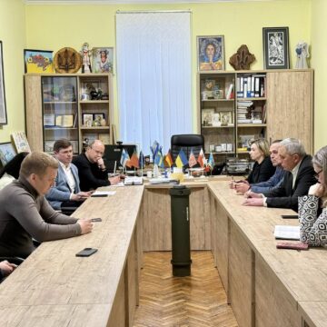 У Калуші із головами сусідніх громад обговорили пошук шляхів співфінансування витрат на енергоносії в медичних закладах
