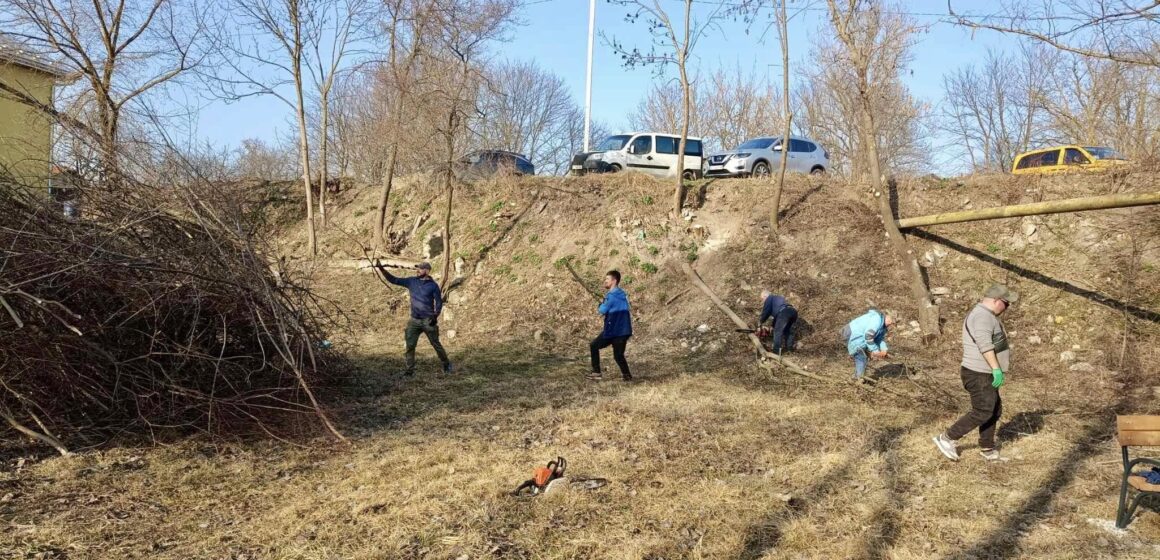 У Коломиї прибрали відпочинкову зону поруч із Вербізьким мостом