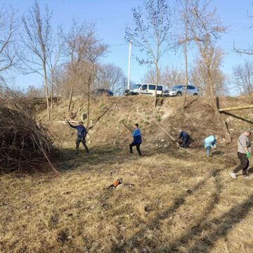 У Коломиї прибрали відпочинкову зону поруч із Вербізьким мостом