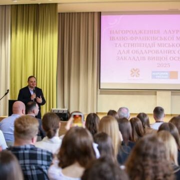 100 франківських студентів отримуватимуть стипендії і 21 – премії від міста