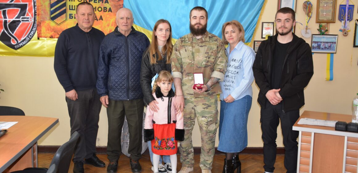 Віталію Герасимчуку вручили відзнаку Надвірнянської міськради «За мужність та доблесть»