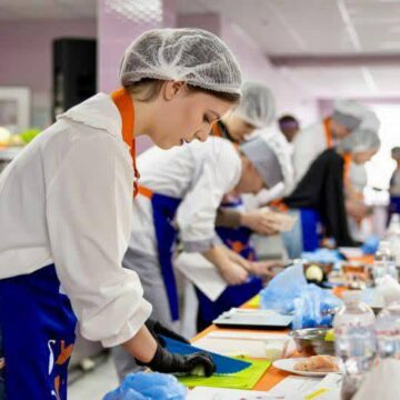 «Кулінарні батли»: школярі з Прикарпаття – серед кращих у конкурсі для юних кухарів
