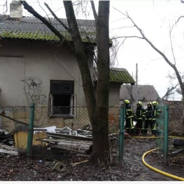 Франківські вогнеборці ліквідували пожежу в недіючій будівлі (ФОТО)