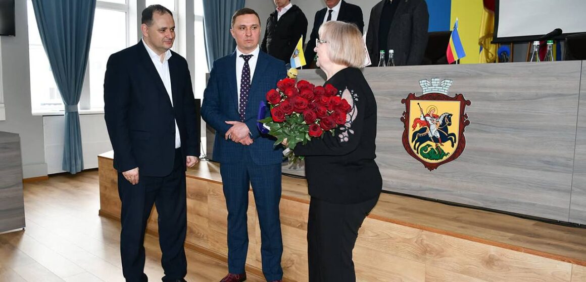 Руслан Марцінків передав відзнаку сина «Почесний громадянин міста» матері Олександра Мацієвського Руслан Марцінків передав відзнаку сина «Почесний громадянин міста» матері Олександра Мацієвського
