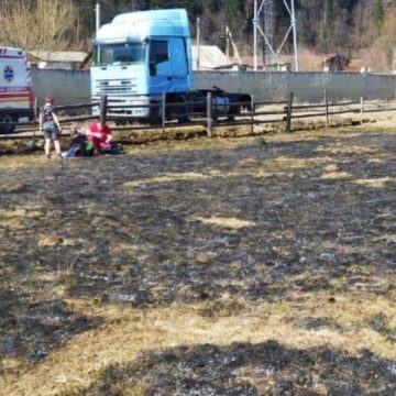У Микуличині жінка намагалася самотужки загасити полум’я, але надихалася диму