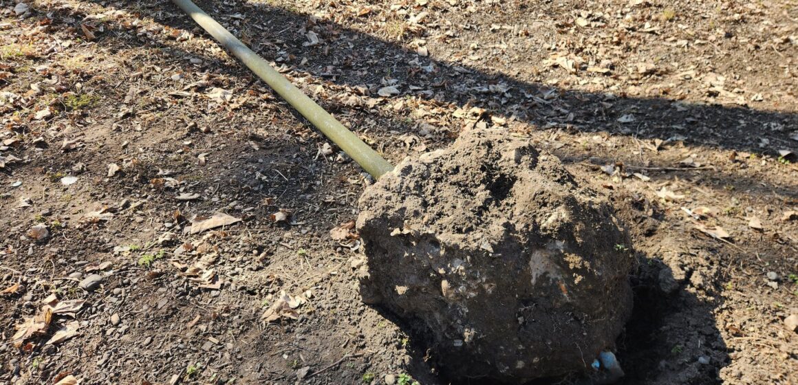 У міському парку Снятина вандали розбили вуличні ліхтарі