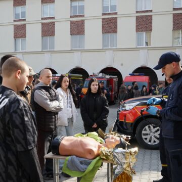 Сотня франківських ліцеїстів безпекового спрямування здобули навички, що рятують життя