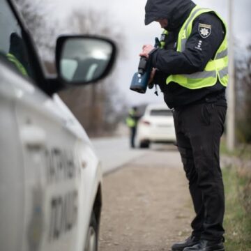 Перевищив швидкість та без посвідчення водія: патрульні склали адмінматеріали на молодика