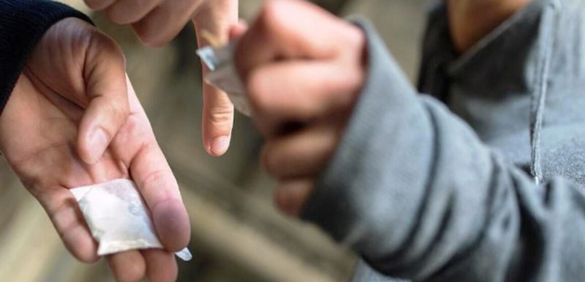 34-річний франківець «з рук у руки» збував особливо небезпечні психотропи