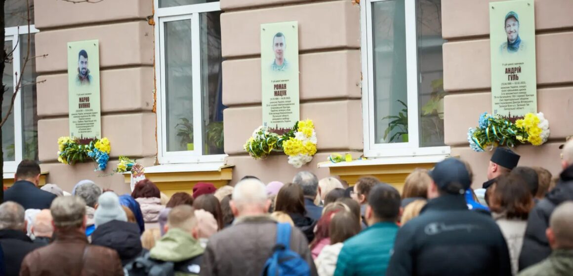 В Івано-Франківську відкрили анотаційні дошки трьом полеглим захисникам