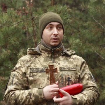 Капелан із бойовим досвідом: як 27-річний Пастор із Прикарпаття рятує душі побратимів Капелан із бойовим досвідом: як 27-річний Пастор із Прикарпаття рятує душі побратимів