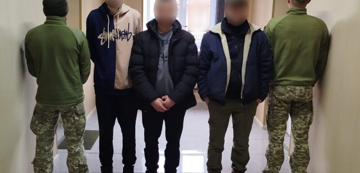 Прикордонники затримали на Верховинщині трьох «туристів», які намагались втекти до Румунії через гори