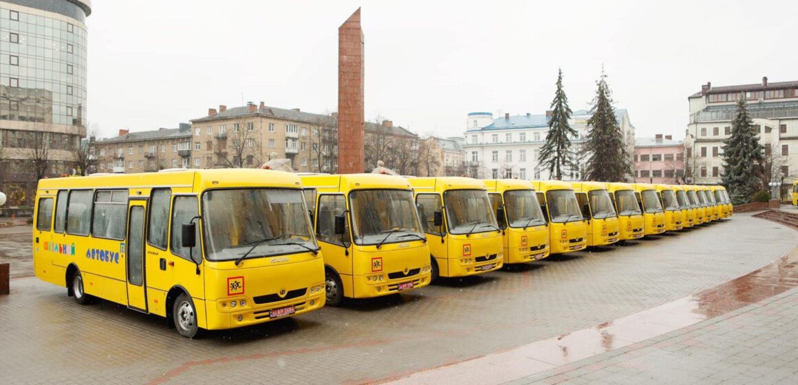 На Прикарпатті придбають 13 «школяриків» для підвезення дітей з особливими освітніми потребами