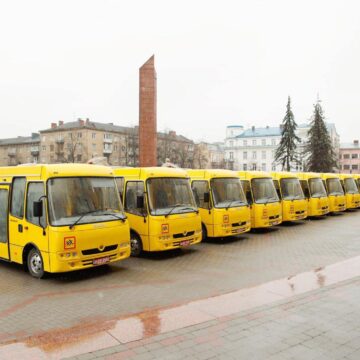 На Прикарпатті придбають 13 «школяриків» для підвезення дітей з особливими освітніми потребами