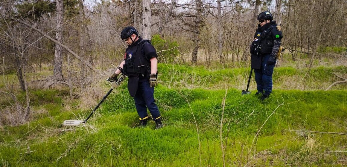 Прикарпатські піротехніки розміновують Херсонщину (ФОТО)