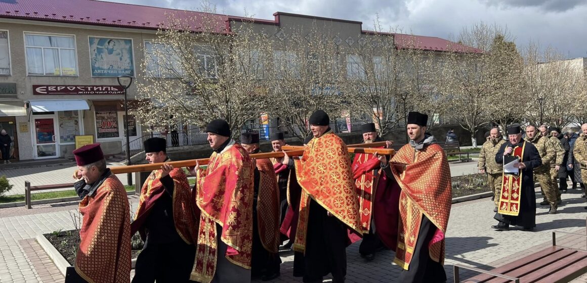 У Городенці відбулась загальноміська Хресна дорога за перемогу українського війська