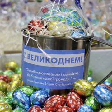 Для військовослужбовців та ветеранів Коломийської громади підготували 1500 великодніх наборів