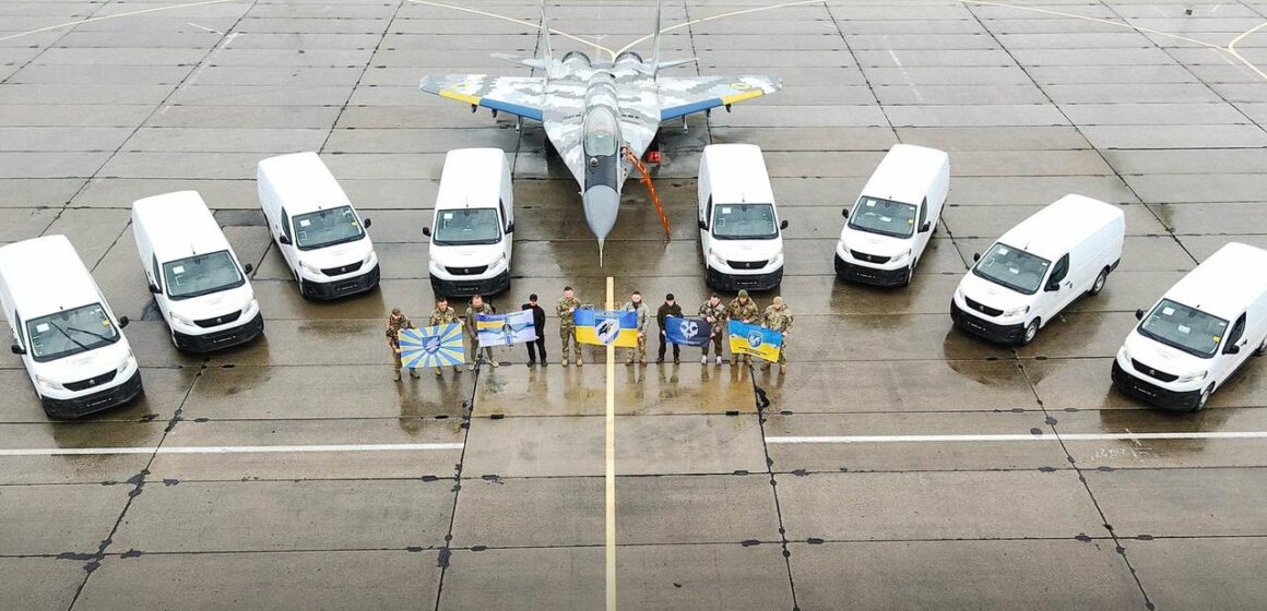 БФ “Повернись живим” передав для потреб 114 бригади тактичної авіації два мікроавтобуси (ФОТО)